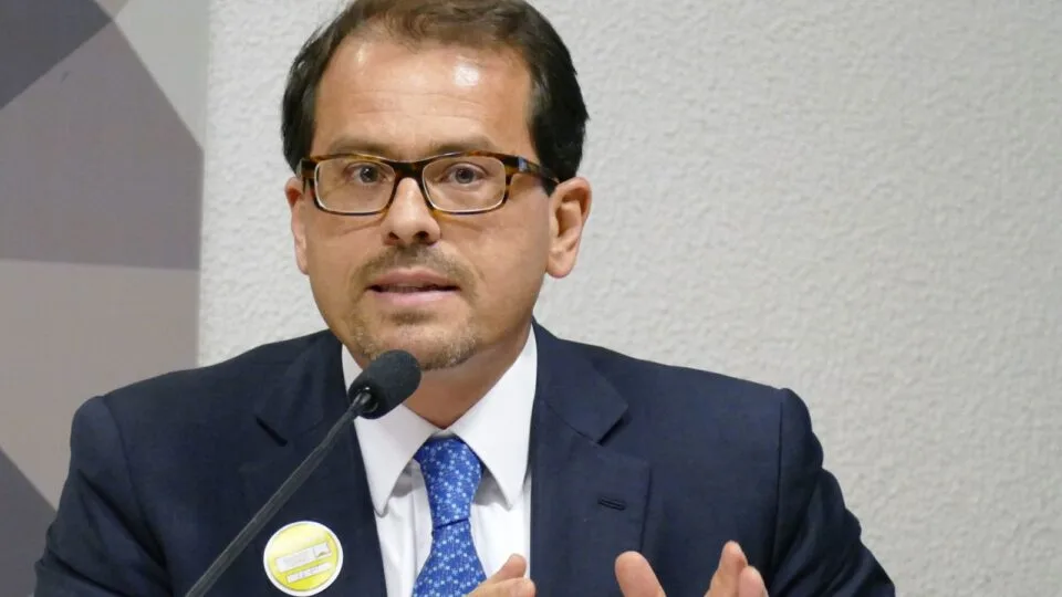 Ministro que suspendeu campanha de Deltan é o mesmo que recuperou a de Garotinho