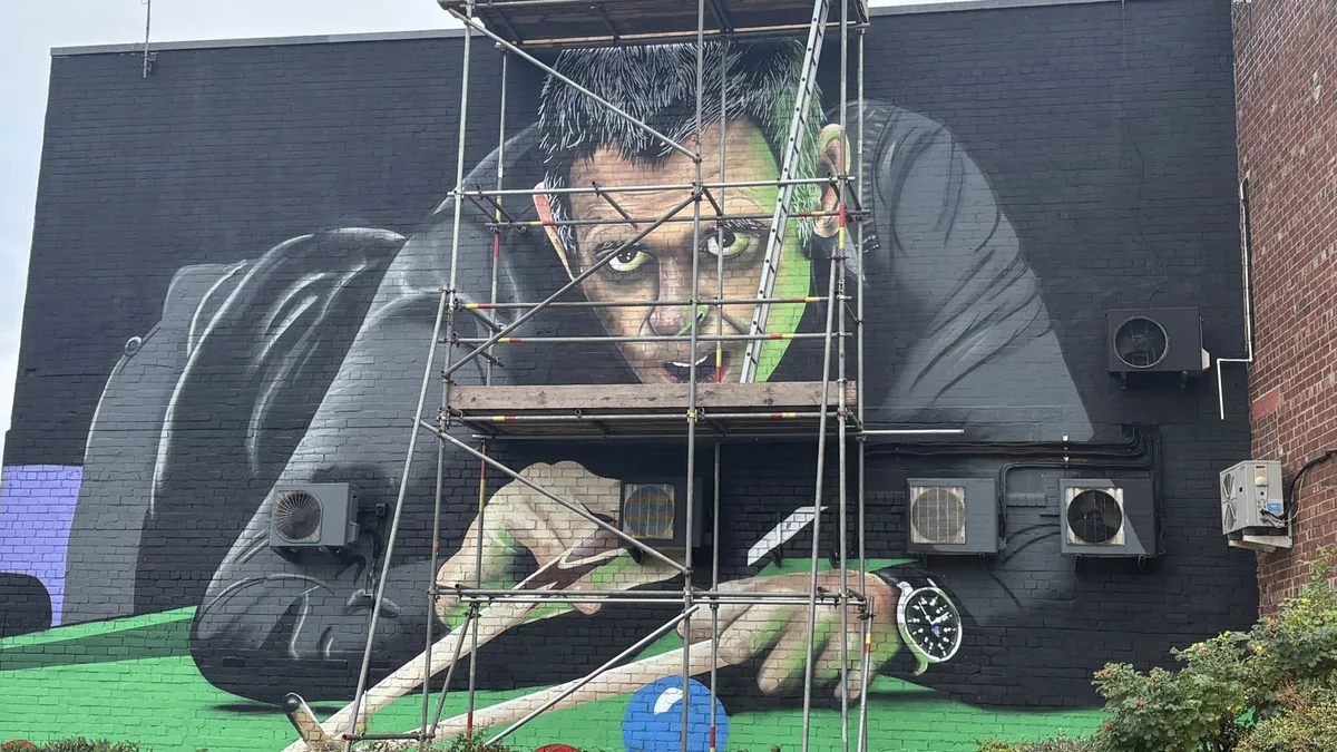 Scaffolding returns to site of viral O'Sullivan 'zombie-like' mural in Sheffield