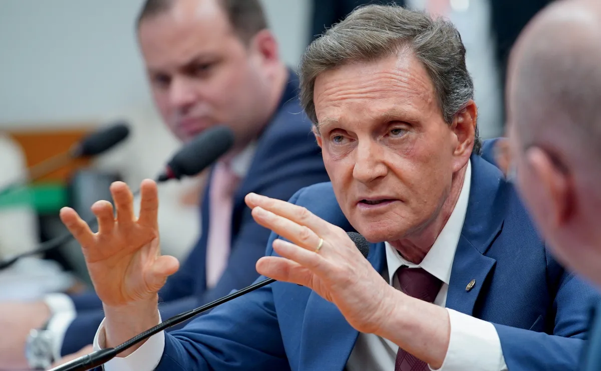 Crivella vai a julgamento no TRE em meio à campanha ao Senado