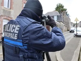 Deux policiers municipaux placés en garde à vue pour un accident mortel lié à un refus d’obtempérer dans l’Oise