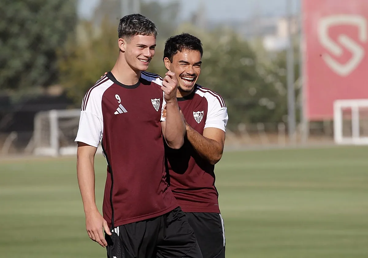 Robbie Ure y Suazo se integran al grupo y el Sevilla FC ya cuenta con todos sus internacionales