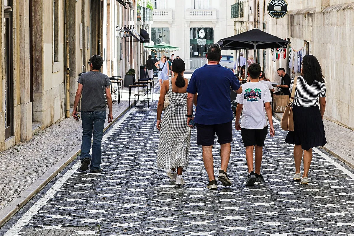 Lisboa. Programa Viva a Rua! reduz estacionamento no Chiado e devolve espaço aos peões