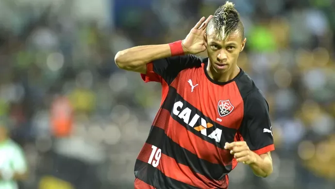 Ex-Vitória critica postura do time e culpa bets após derrota no BaVi