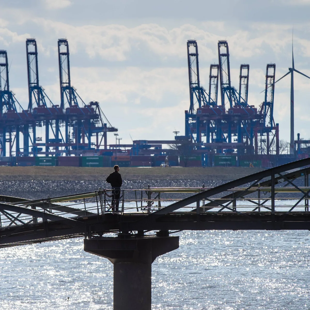 Tarifrunde für die Seehäfen - Warnstreik im Hamburger Hafen - Verdi fordert 8,2 Prozent mehr Geld