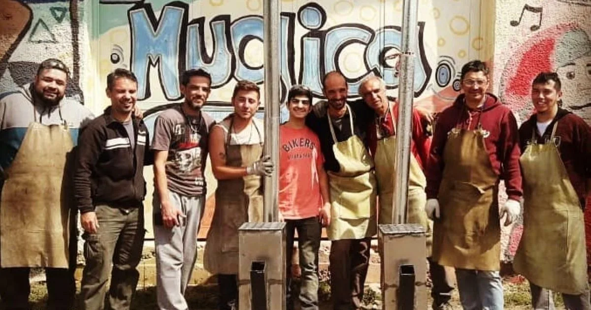 Vio pasar frío a los nenes de su barrio, y creó una estufa de bajo costo y alto rendimiento, inspirada en el funcionamiento de una turbina