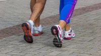 Caminhar por 30 minutos substitui a academia? Entenda qual é a velocidade q