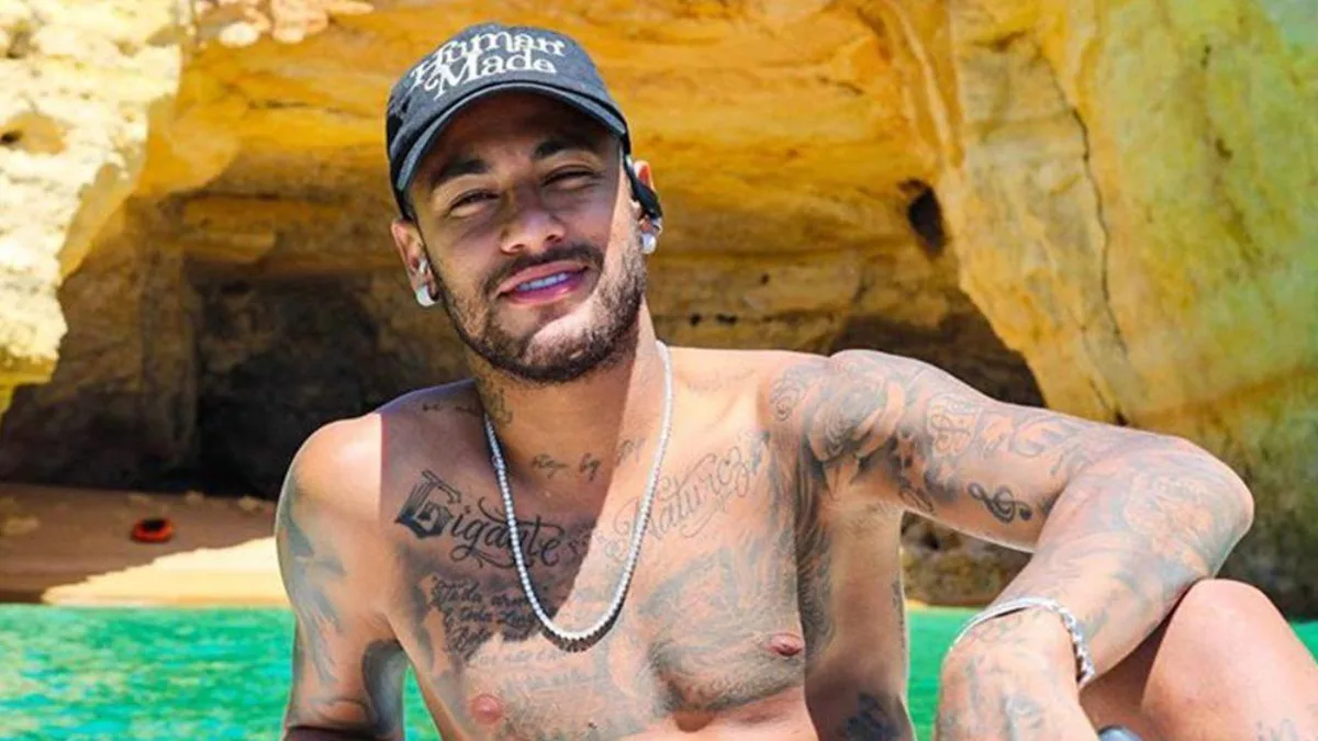 Neymar acompanha derrota do Santos no Brasileirão em Iate de luxo