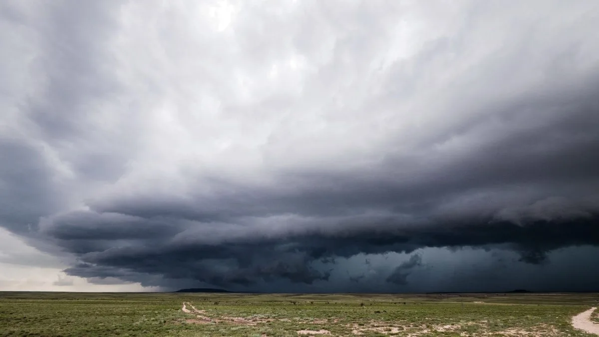 Nova rodada de temporais com granizo e vendavais coloca o Sul do Brasil em alerta; ciclone pode provocar até 200 mm de chuva até sexta (16)