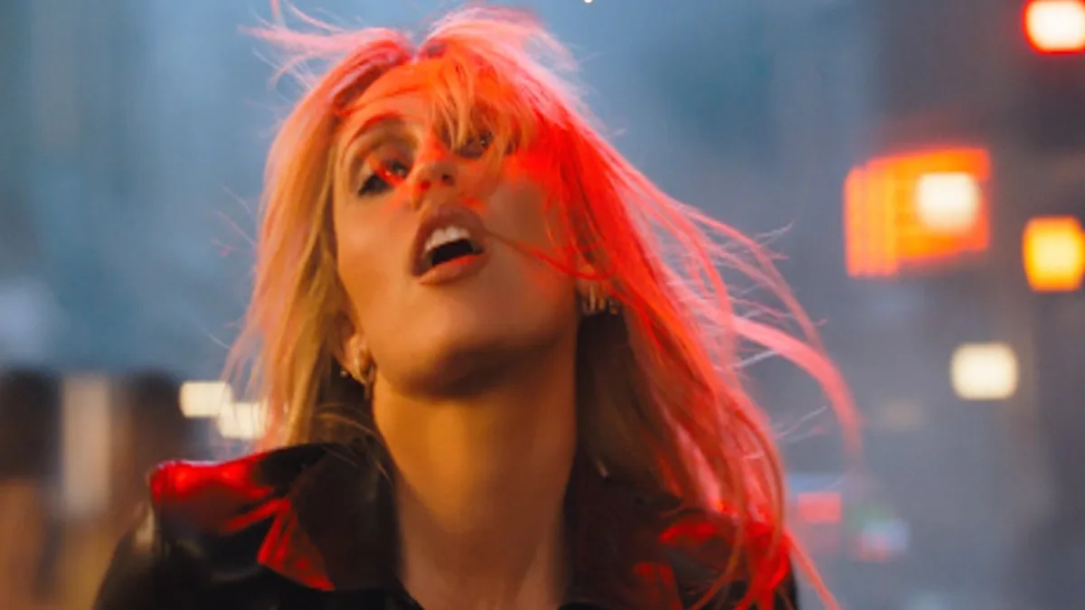 Miley Cyrus publicó el remix de “Bass Persuades”: ¿Estás listo para bailar?