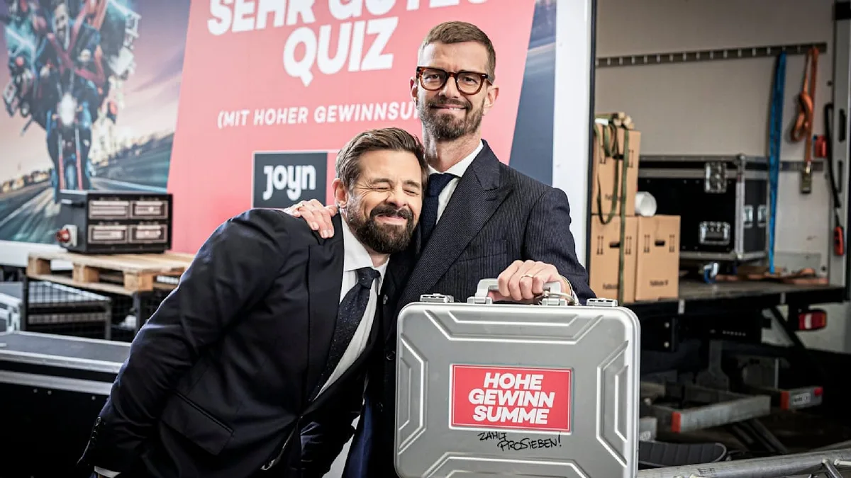 Wilder Auftakt im Freizeitpark - Joko & Klaas sind mit „Ein sehr gutes Quiz“ zurück