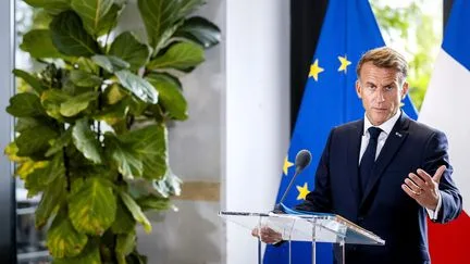 Emmanuel Macron dénonce une "guerre hybride que mène la Russie" après l'explosion d'un drone à l'aéroport de Leipzig, début août