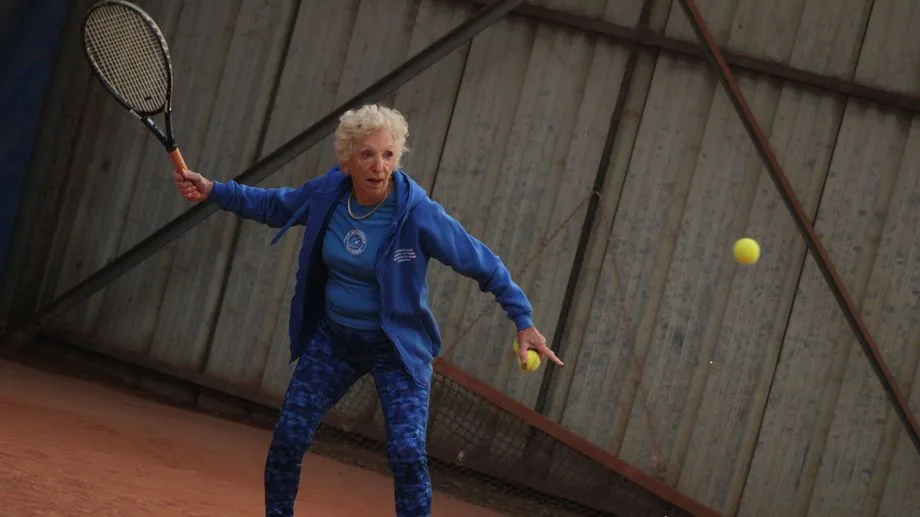 VIDÉO - Une octogénaire de Dordogne va participer aux Championnats du monde de tennis des plus de 85 ans