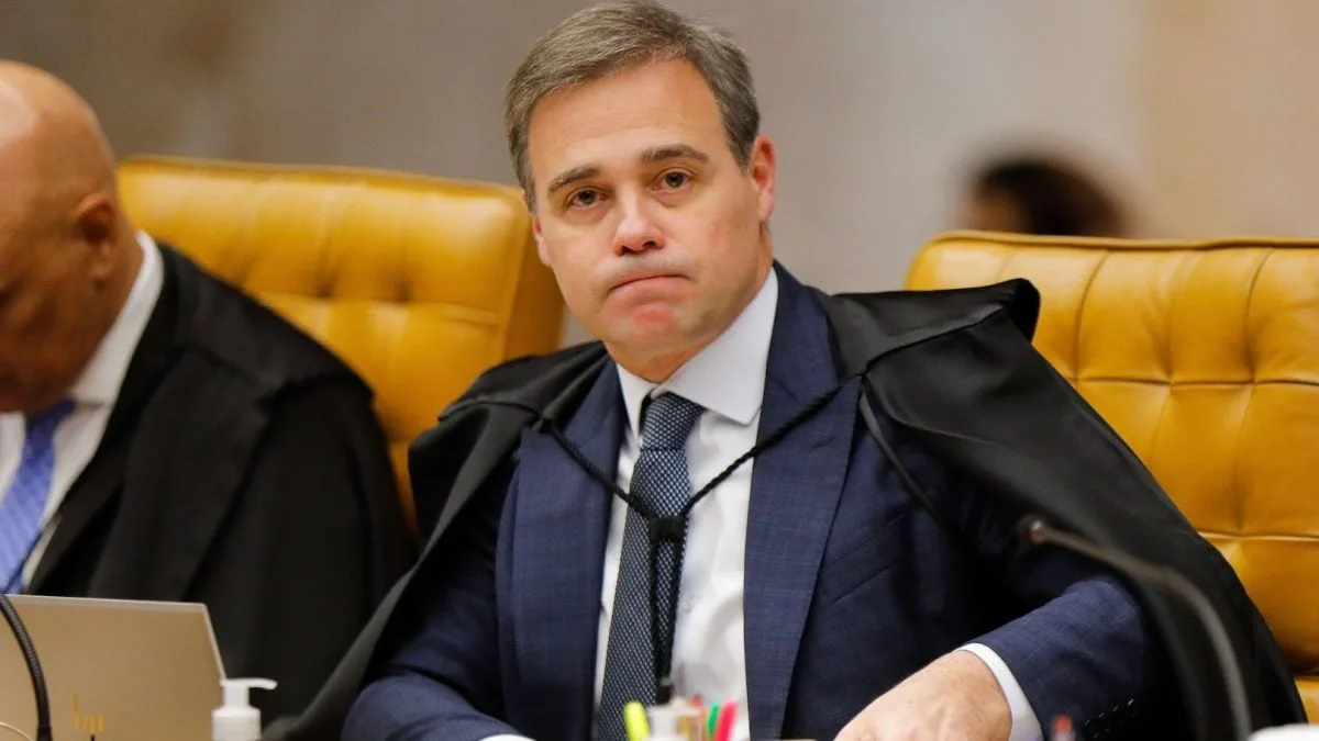 Mendonça determina remoção de vídeo de IA que liga Flávio a Vorcaro
