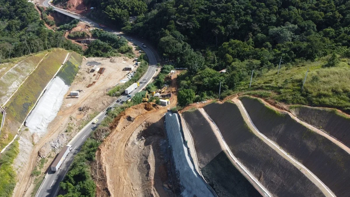 Pista de subida da Serra das Araras será interditada para novas detonações de rochas nesta semana