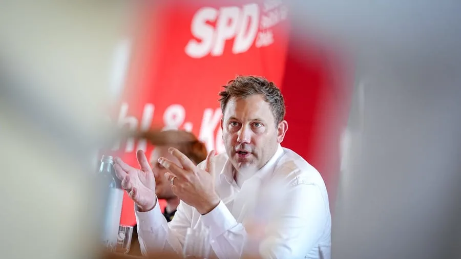Hohe Spritpreise: Klingbeil macht Vorstoß für Übergewinnsteuer bei Ölkonzernen