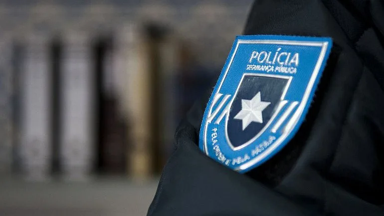 PSP foi cinco vezes a casa do jovem suspeito de matar a mãe. Família era acompanhada desde 2024