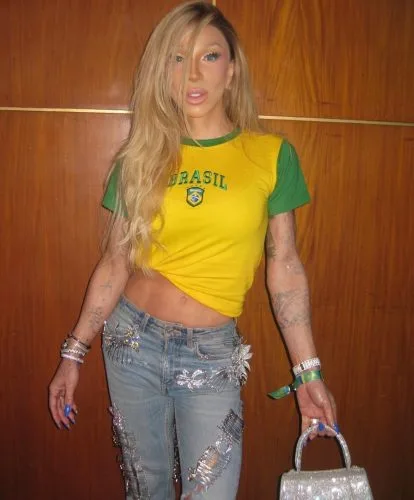 Maya Massafera tem suspeita de AVC, é hospitalizada em SP e atualiza estado de saúde Maya Massafera tem suspeita de AVC, é hospitalizada em SP e atualiza estado de saúde