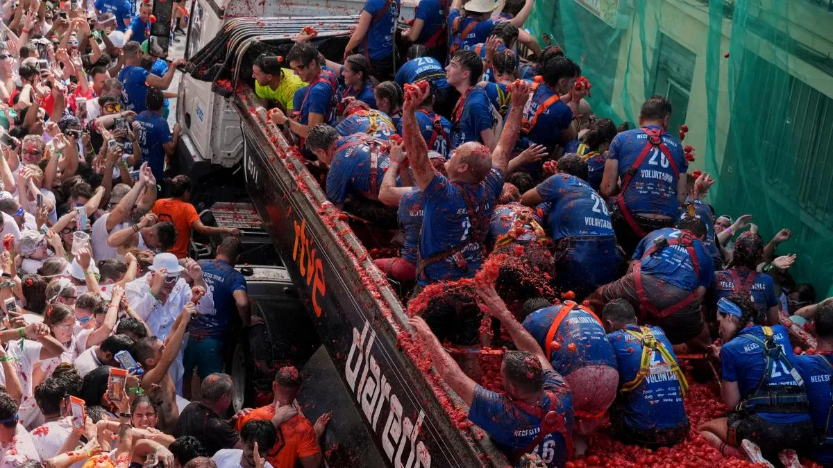 Arranca la Tomatina de Buñol con cifra récord de tomates