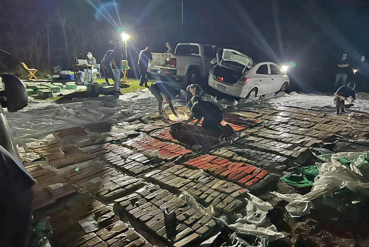 El secuestro de 1345 kilos de marihuana puso al descubierto la relación de un comisario con una banda narco