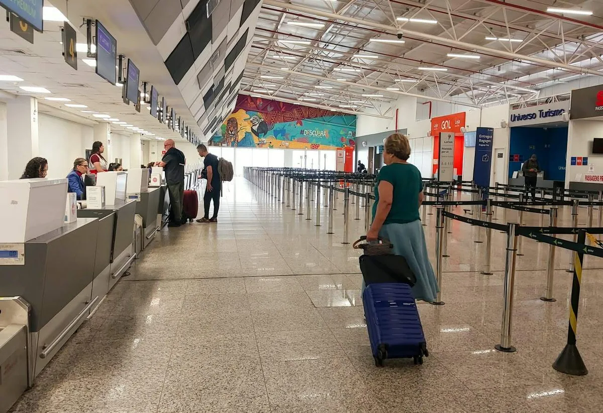Multa de R$ 17,5 mil e suspensão de voos passam a valer nesta segunda