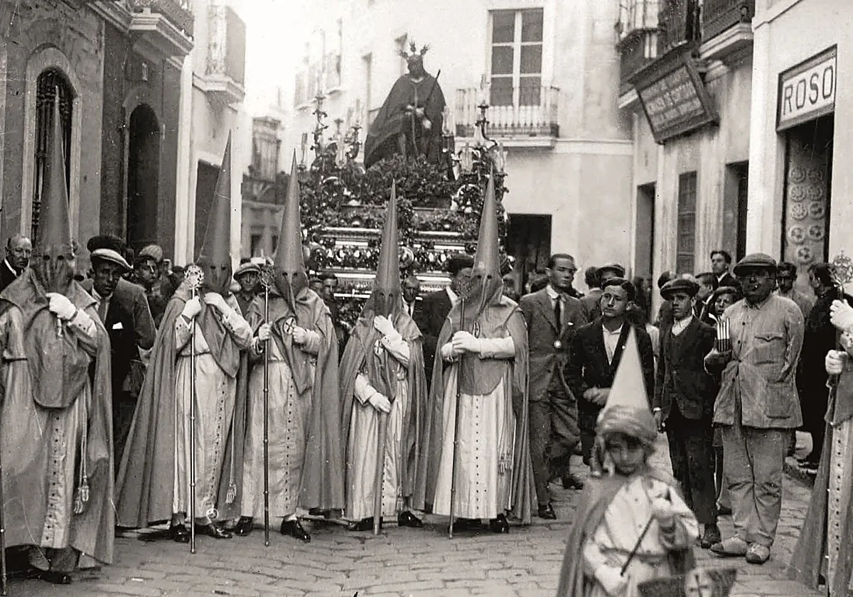 El nacimiento de la centenaria hermandad de San Esteban en la sacristía de San Bartolomé
