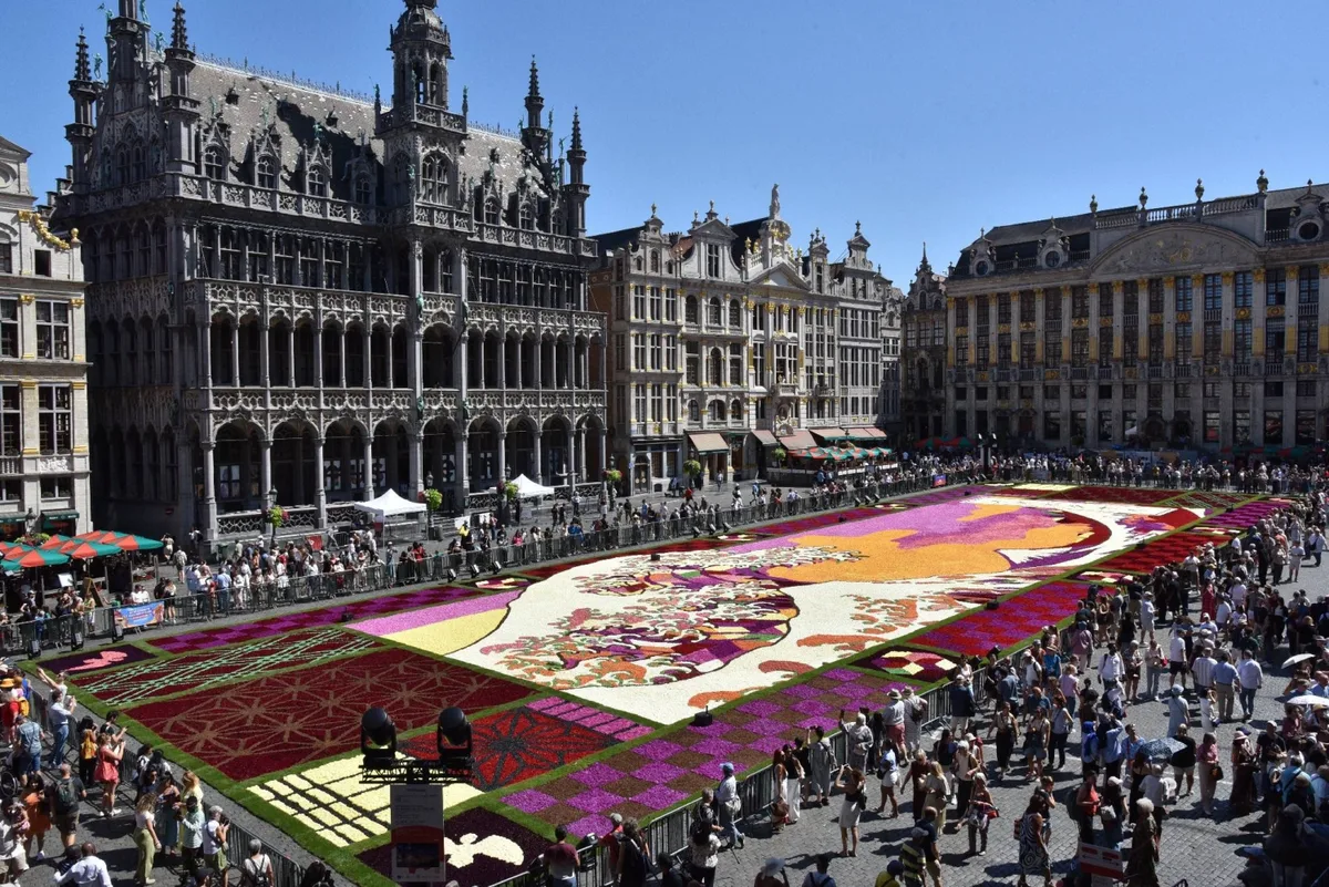 Brussels flower carpet pays homage to Hokusai’s ‘Great Wave’