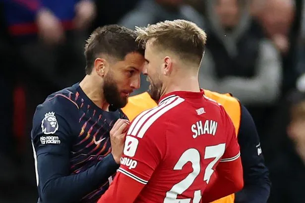 Man Utd vs Tottenham descends into chaos as red card sparks huge clash