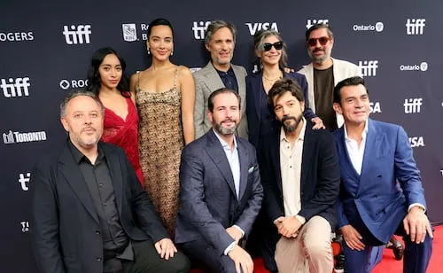 Gael García estrena en Toronto "Hombre al agua", su nueva película como director y actor junto a Ricky Martin