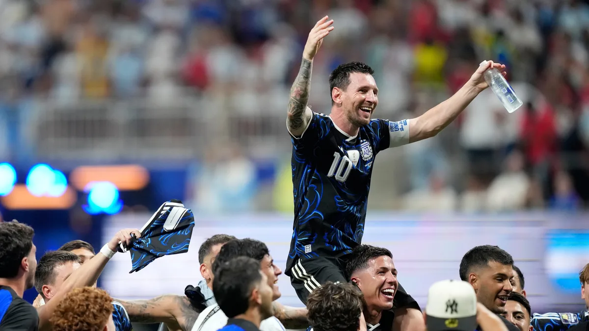 Lionel Messi anunció su retiro de la selección argentina