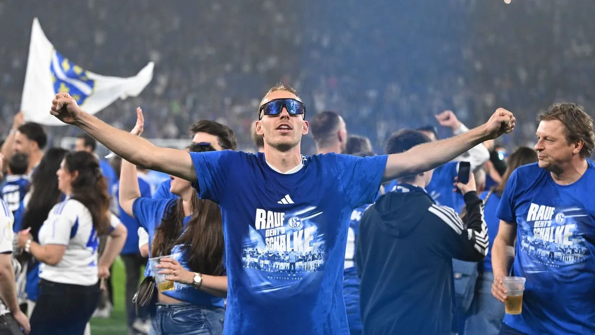 Fußball-Bundesliga: Durchfall und Gänsehaut: Becker über Schalke-Aufstieg