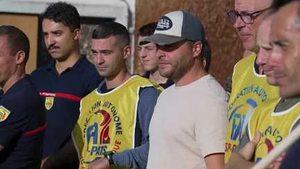 "Laisser des maisons brûler, ça a été très dur" : les pompiers réclament plus de moyens et appellent à la grève