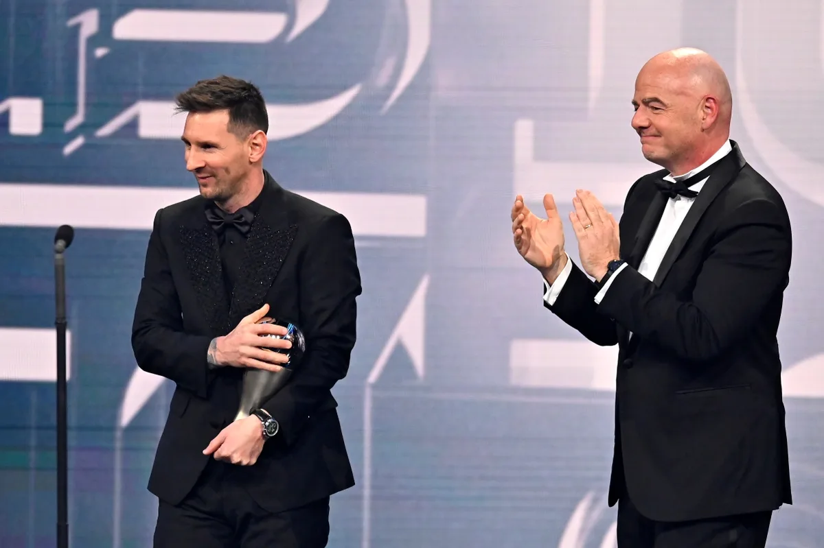 Presidente da Fifa exalta Messi após aposentadoria da seleção argentina