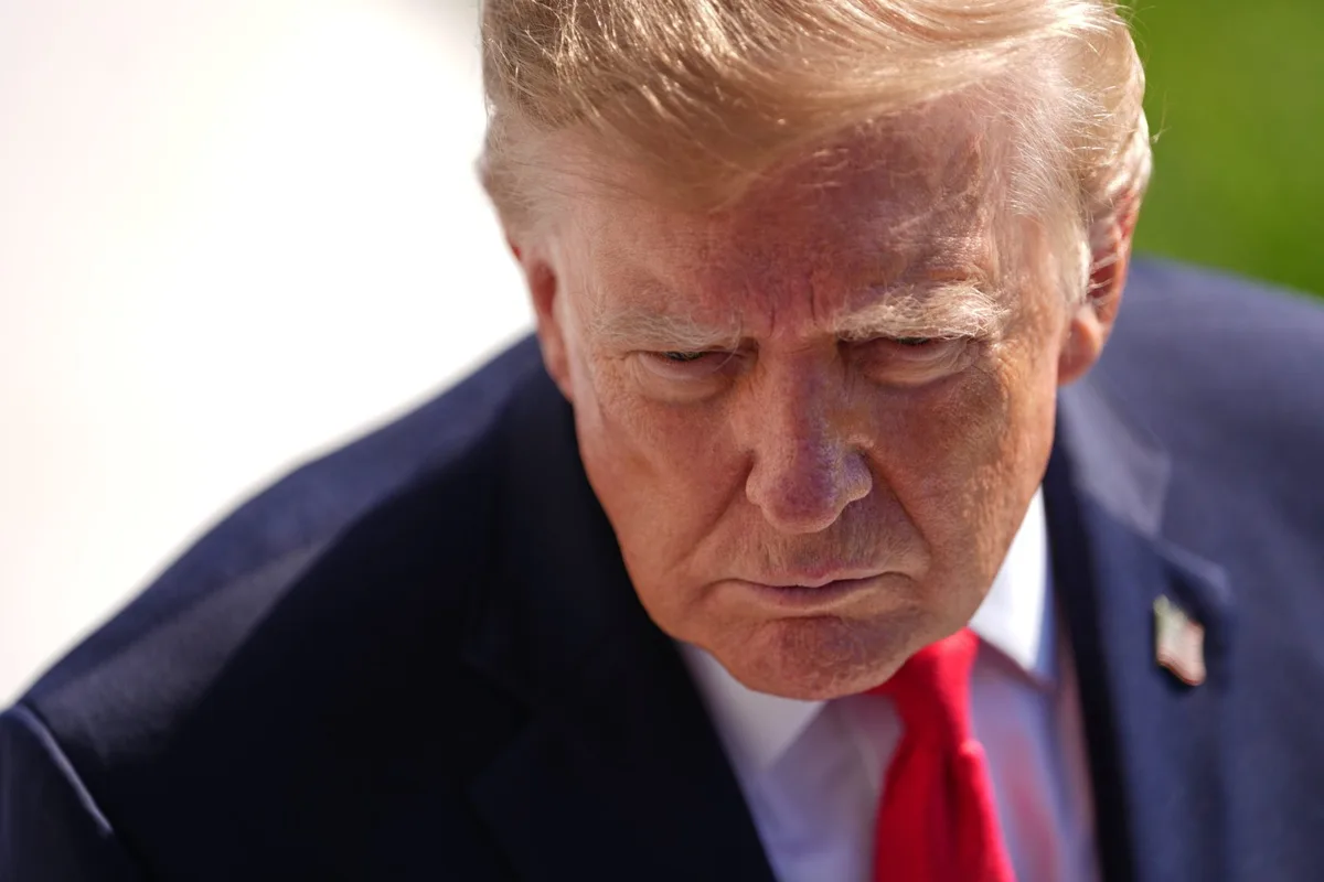 Trump toca un piso de aprobación y los demócratas amplían su ventaja antes de las elecciones