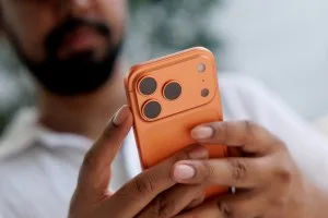 Apple mantém planos de iPhone com visual de vidro para 20º aniversário, dizem fontes