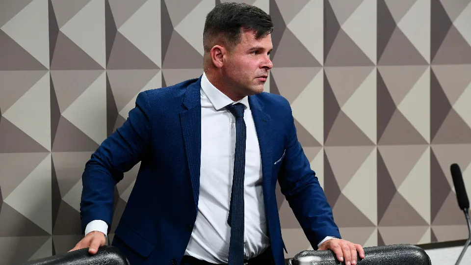 Moraes cassa aposentadoria do ex-diretor da PRF Silvinei Vasques