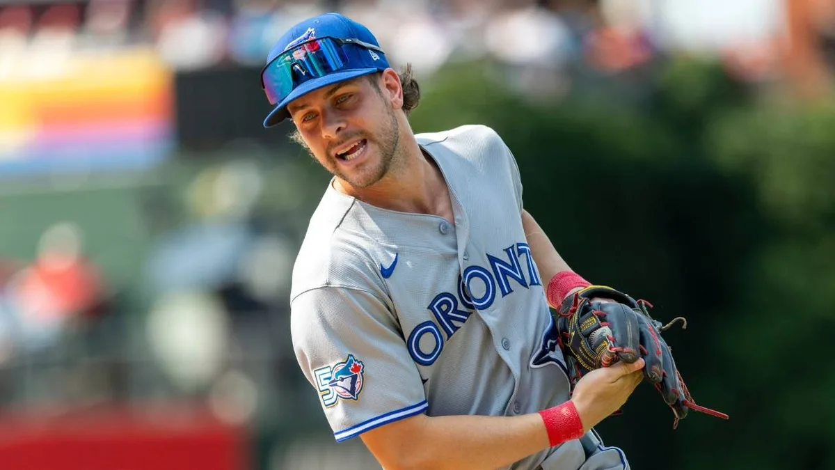 Blue Jays’ Clement turns impressive double play after snagging line drive