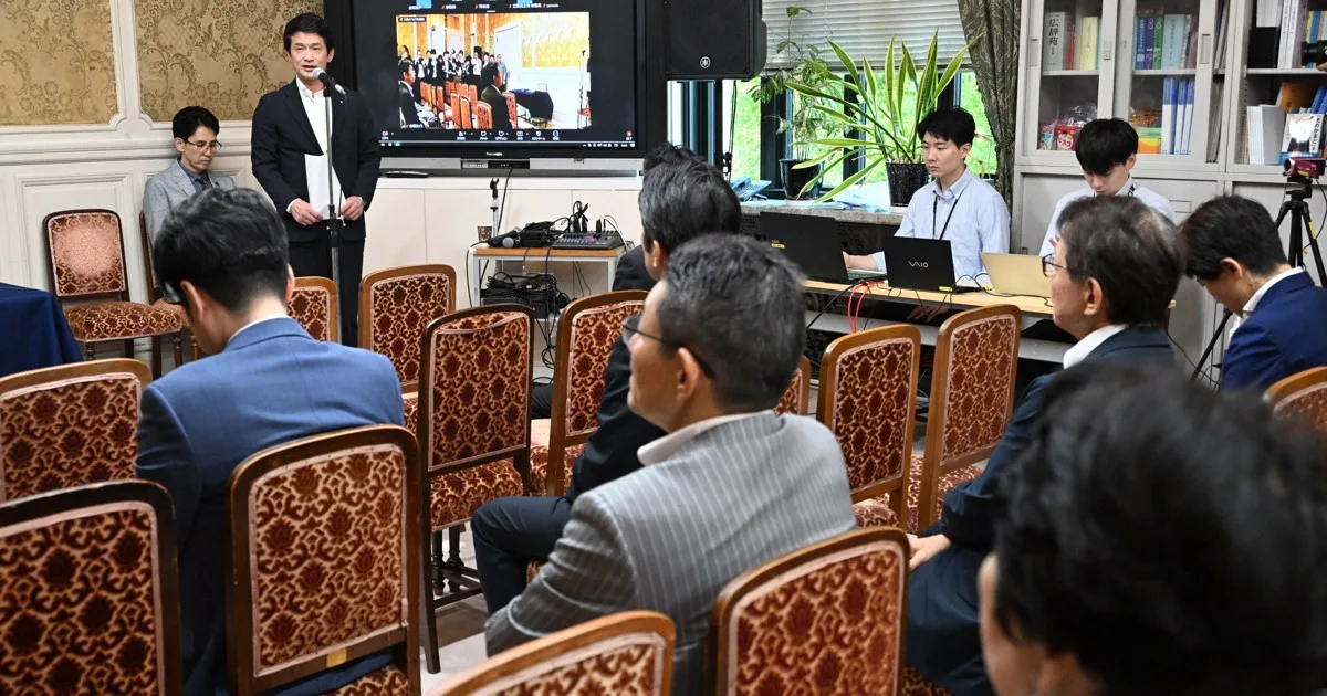 立憲系と公明系で構成の会派、名称は「中道」に 1減の47人