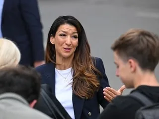 « Investissez dans notre jeunesse ! » : la ministre de la Formation professionnelle appelle à embaucher des apprentis