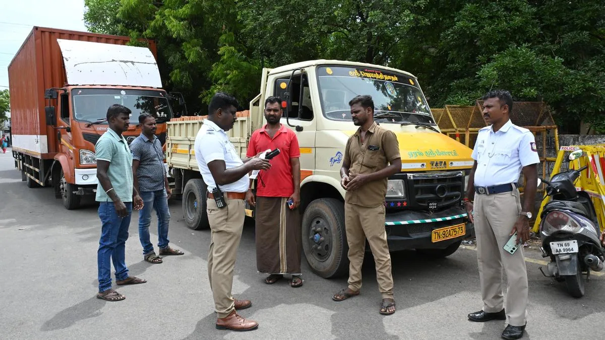 Thoothukudi traffic police step up checks against goods vehicles entering city during restricted hours