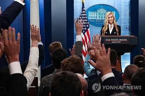 백악관 대변인, 첫 브리핑서 "韓 알래스카 540억불 투자" 언급