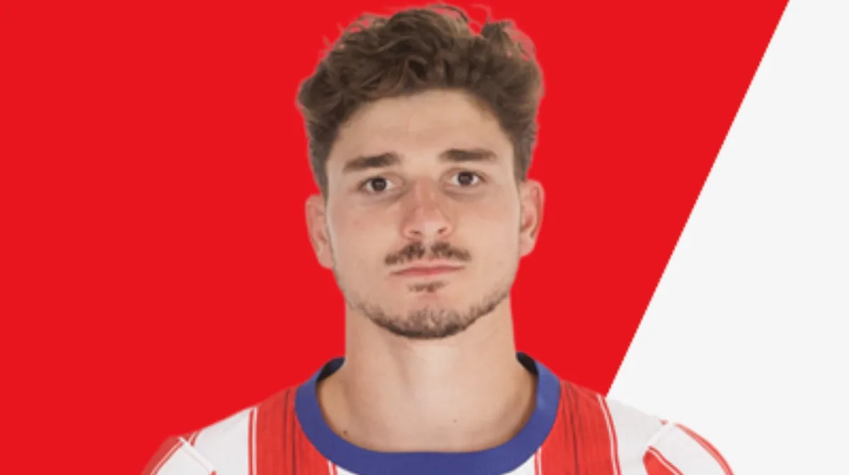 La nueva foto oficial de Julián Álvarez en el Atlético de Madrid generó una ola de memes entre los hinchas: “Está en la cárcel”