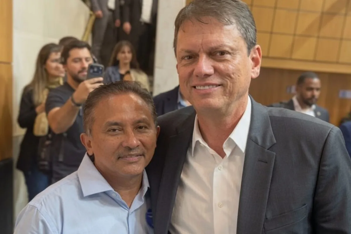 Manoel Gomes marca Tarcísio do Acordeon ao divulgar apoio de Tarcísio