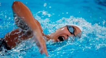 Nadadora Francisca Martins conquista quarta medalha nos 800 livres