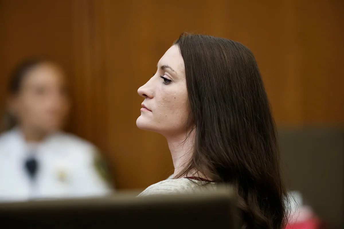 El juicio a la mujer que mató a sus tres hijos concluye con un alegato de la defensa a favor de su absolución: “Perdió la razón”