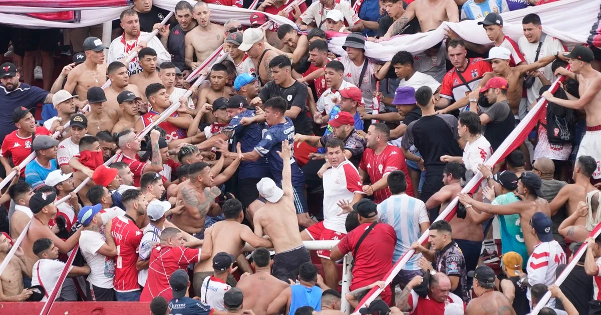Sanción para 17 barras de Huracán: no podrán ira a la cancha por cuatro años