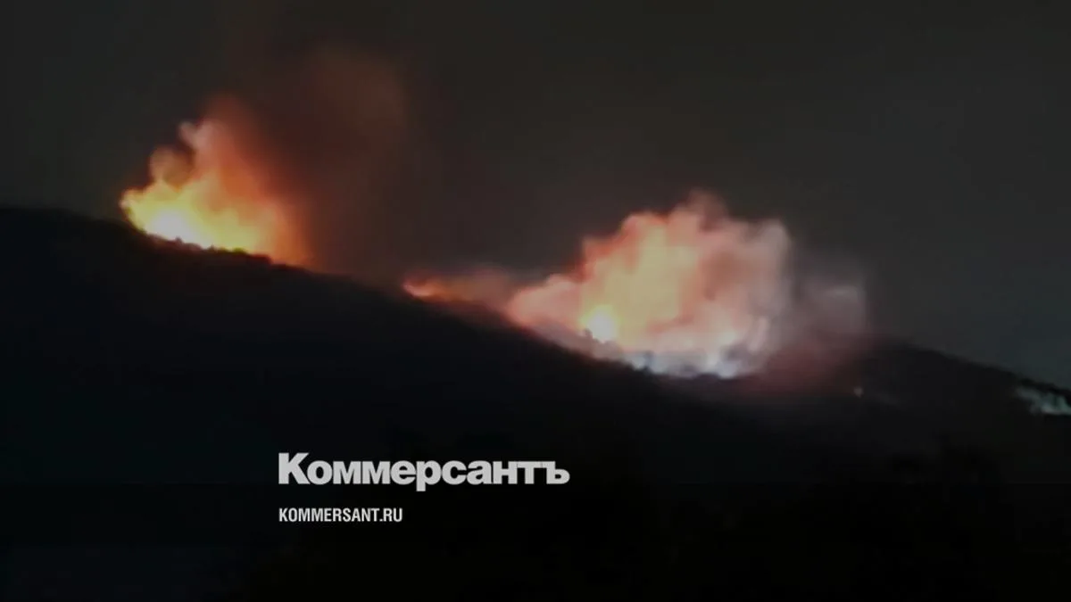 На складе военного завода в Болгарии произошли взрывы и начался пожар // Nova: на складах военного завода «Емко» в Болгарии произошли пожар и взрывы