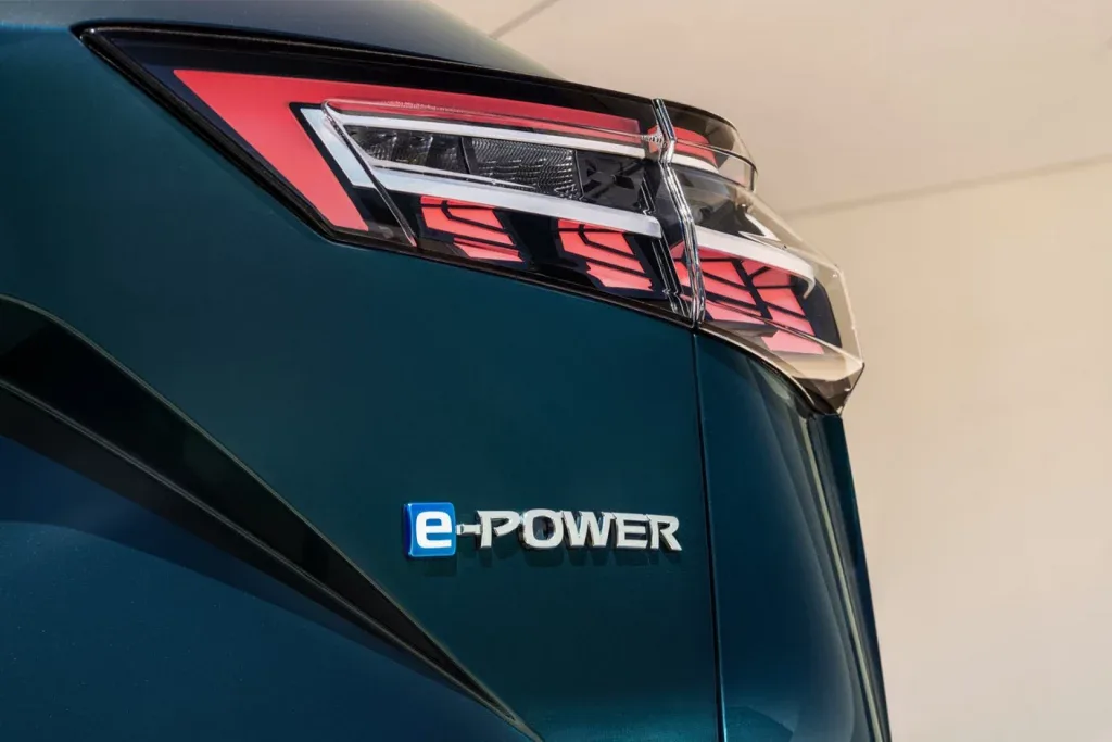 Longa viagem: Nissan roda quase 2.000 km com um tanque