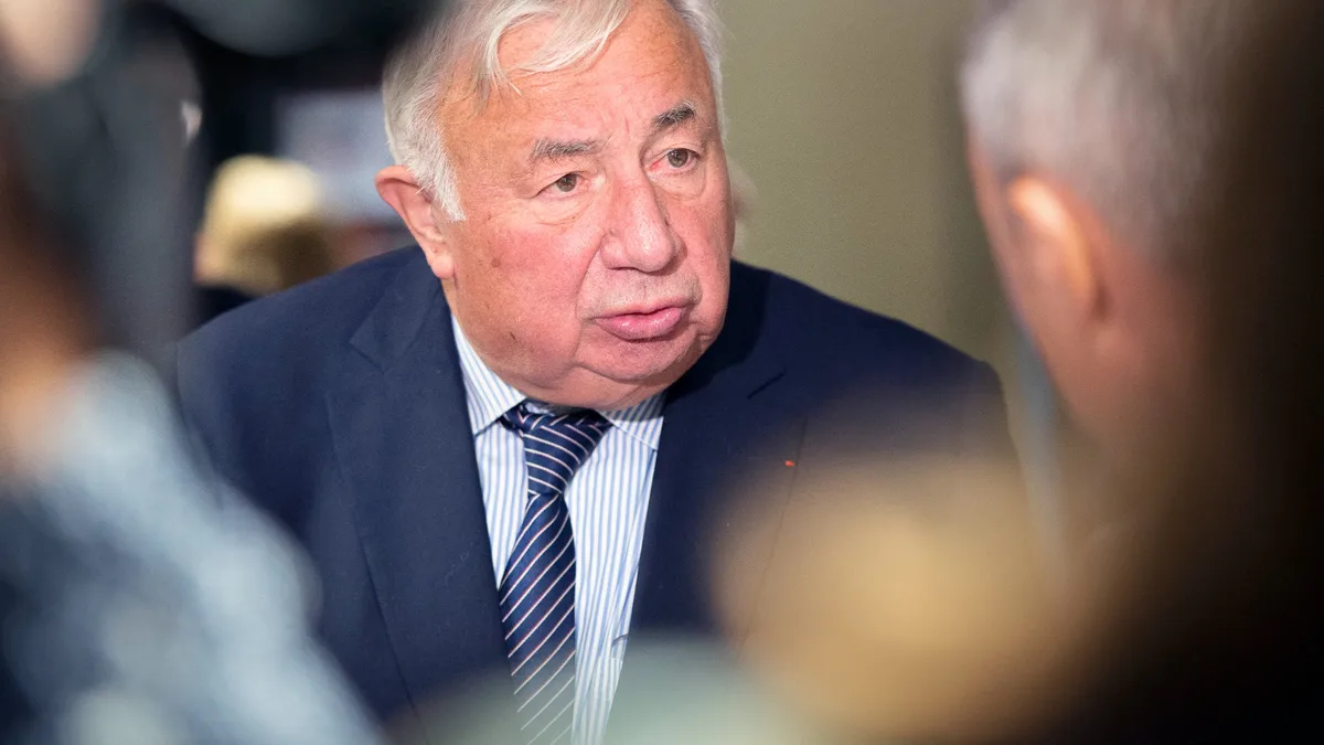 Le président du Sénat Gérard Larcher assure qu'il prendra "ses responsabilités pour éviter un duel LFI-RN"
