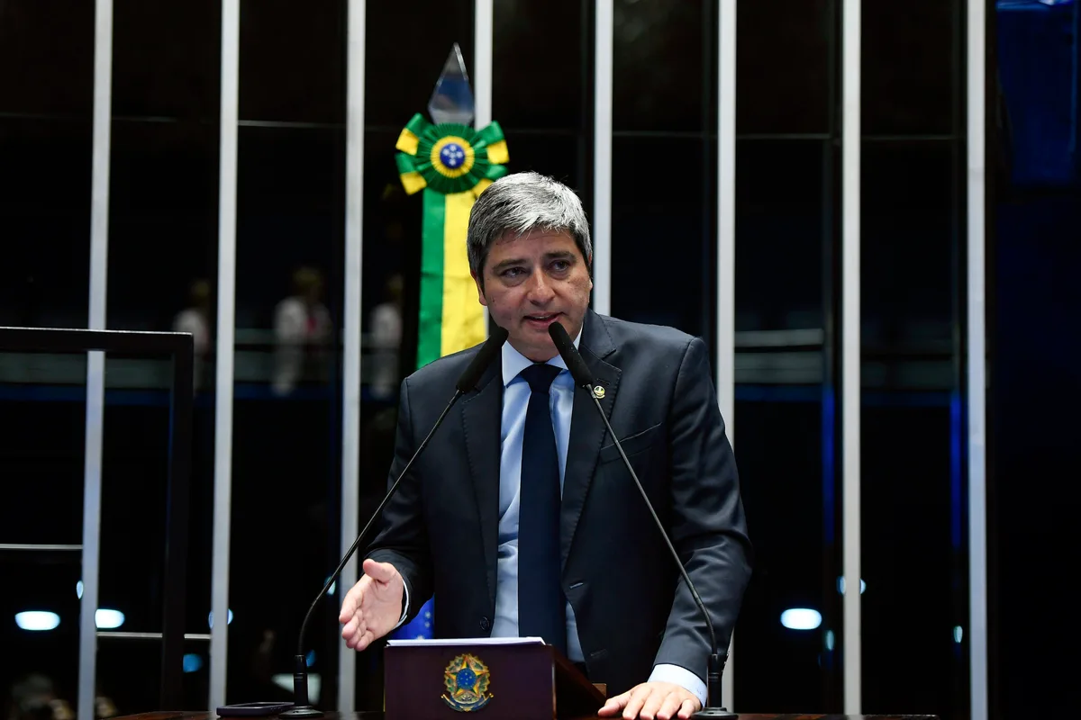 Portinho vê risco de precarização e inflação com fim da escala 6×1