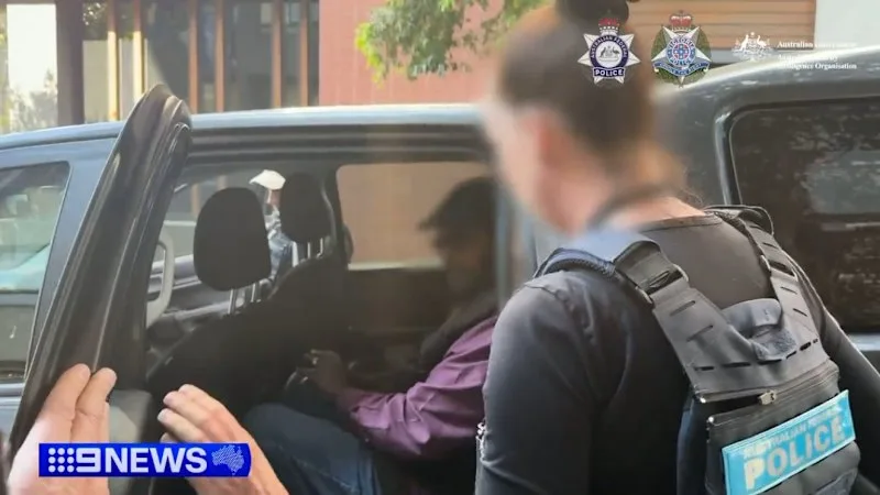 Melbourne man charged with terrorism offences after alleged Islamic State ties